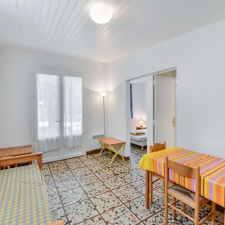 Vakantiehuis Lovely Holiday In Saint-savinien With Garden